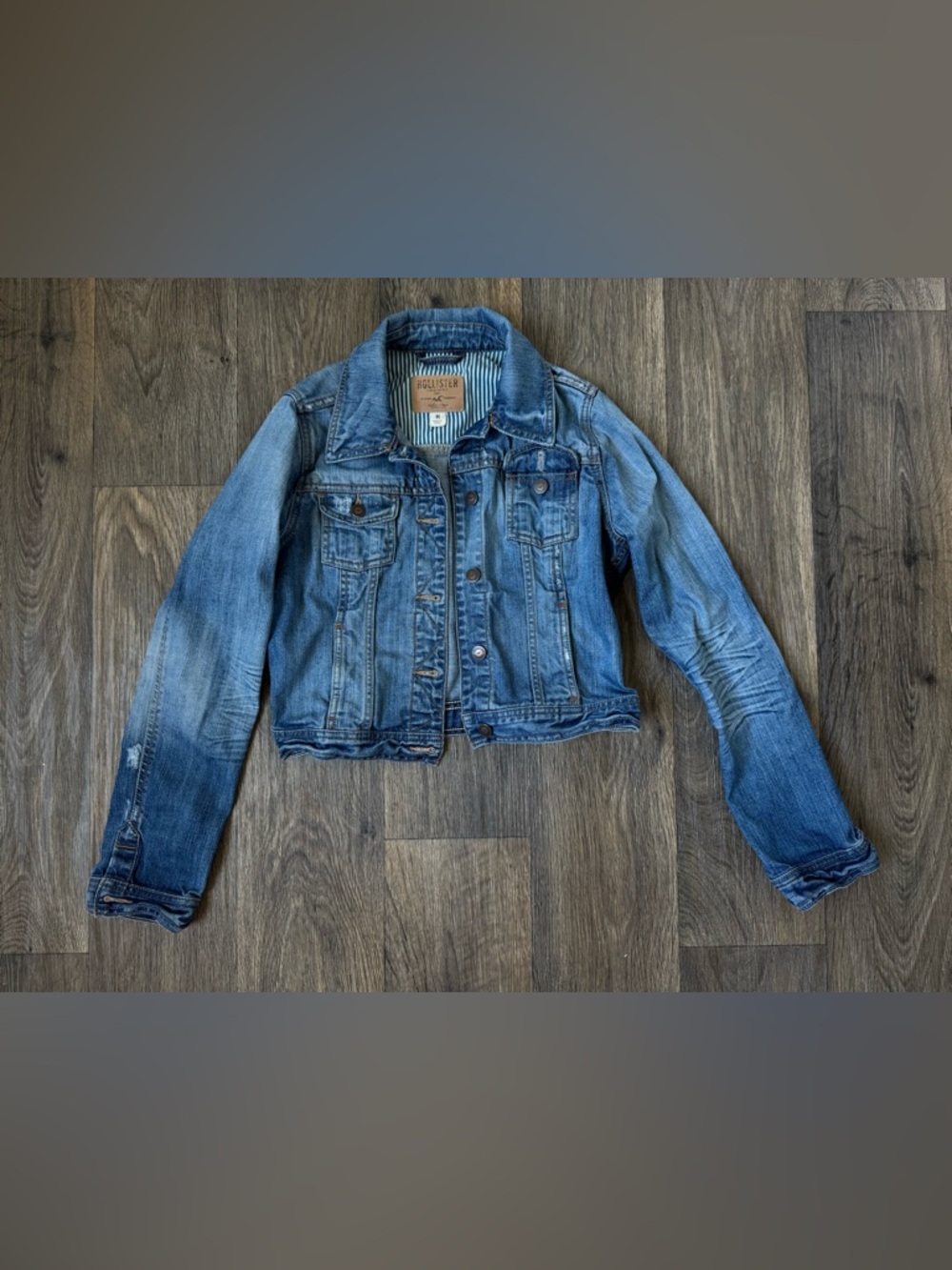 Hollister Classic Medium Wash Denim Jacket - Blue Women’s